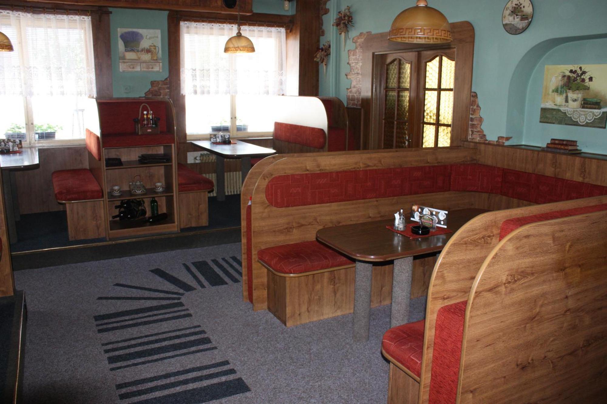 Hotel Hynek Наход Екстер'єр фото