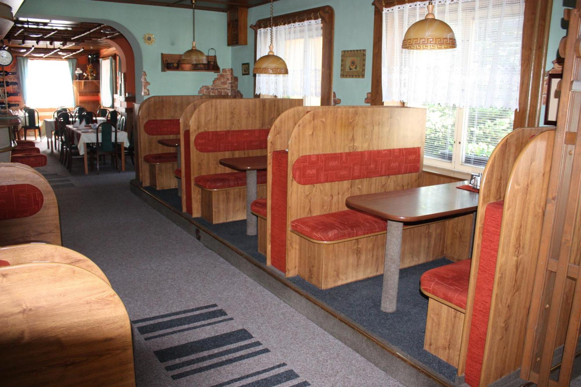 Hotel Hynek Наход Екстер'єр фото