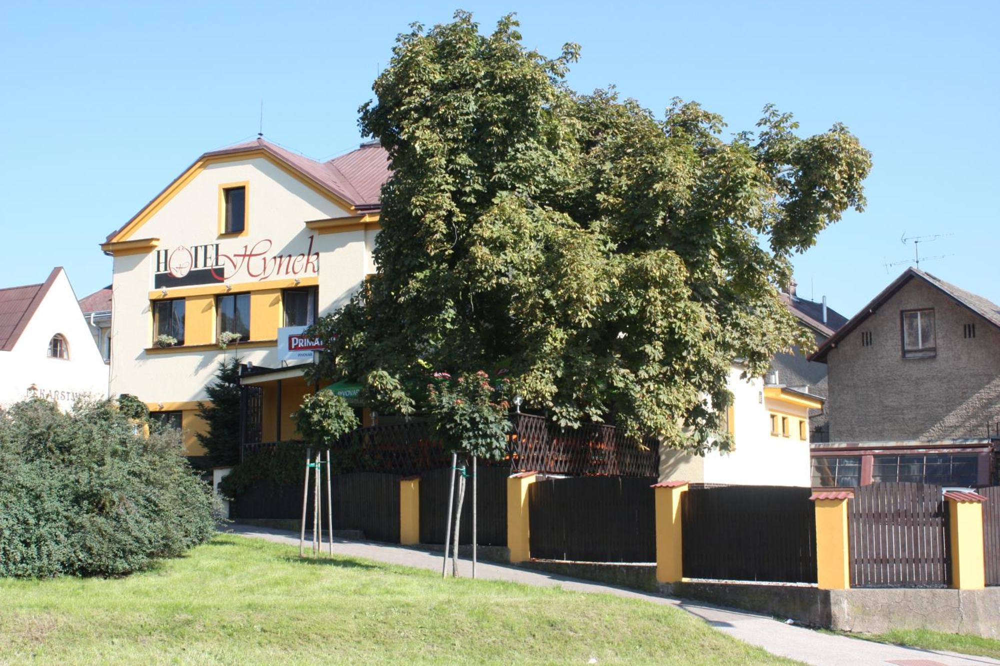 Hotel Hynek Наход Екстер'єр фото