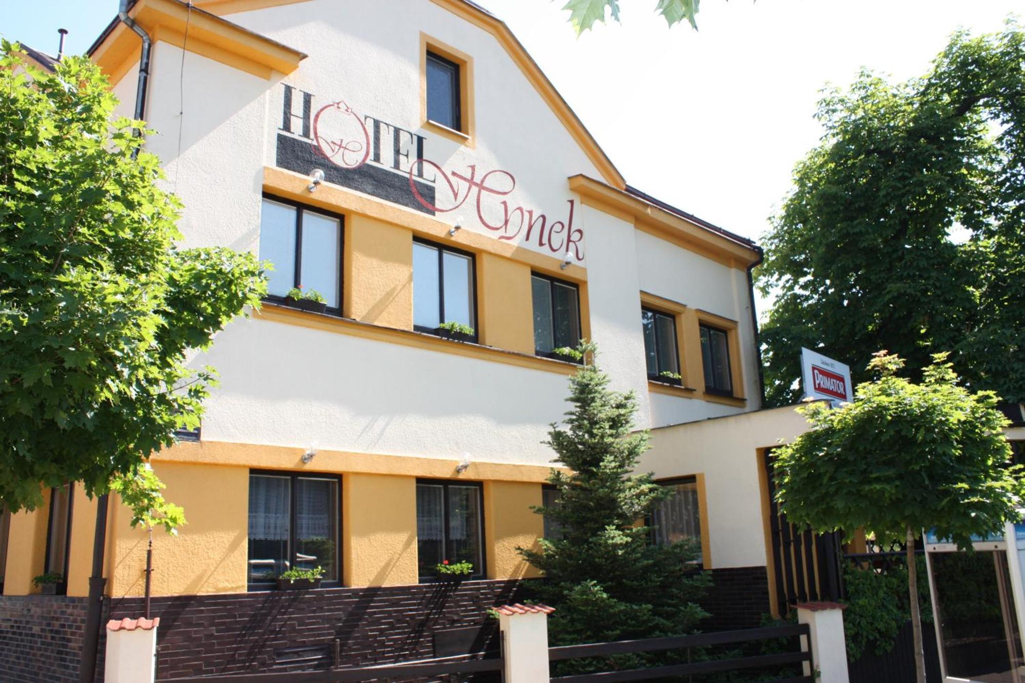 Hotel Hynek Наход Екстер'єр фото