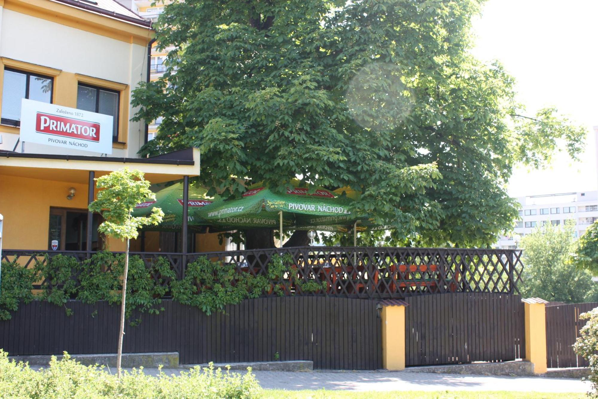 Hotel Hynek Наход Екстер'єр фото